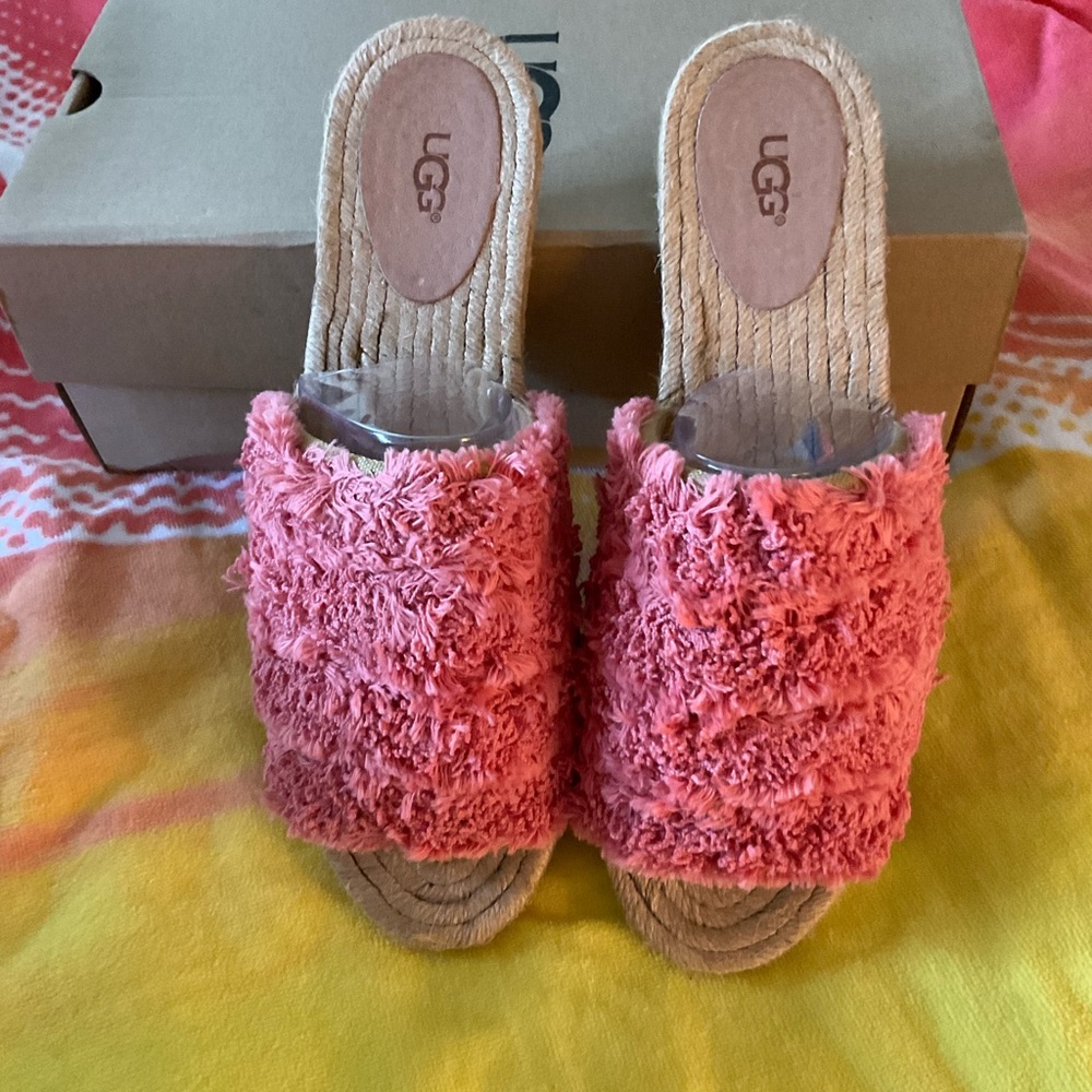 UGG “Edith” Sandal - Women’s 10 in Coral NWT